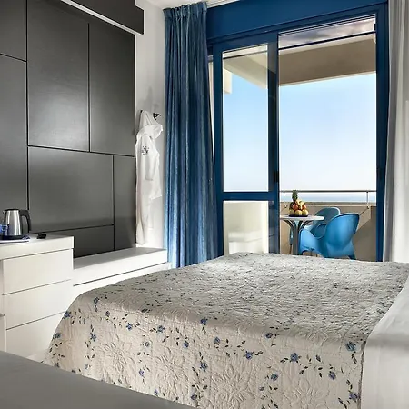Baltic Riccione-fronte Mare 호텔 3*