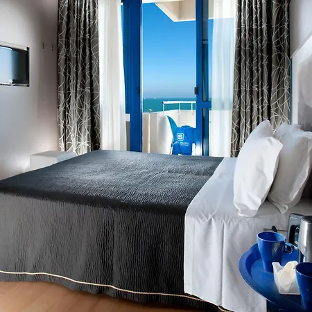 酒店 Baltic Riccione-fronte Mare 3*