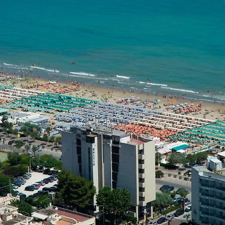 Baltic Riccione-fronte Mare 3* 里乔内