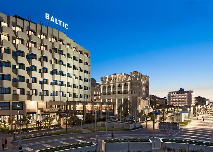מלון Baltic Riccione-fronte Mare ריצ'יונה